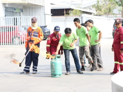ภาพกิจกรรมอบรมฝึกซ้อมดับเพลิงและฝึกซ้อมอพยพหนีไฟ 16